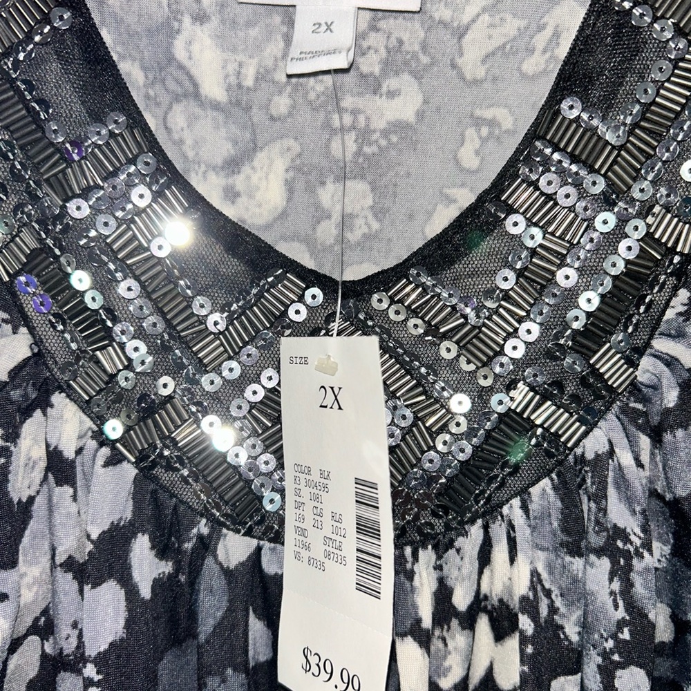 Women's Black and White Patterned Top - Picture 2 of 5